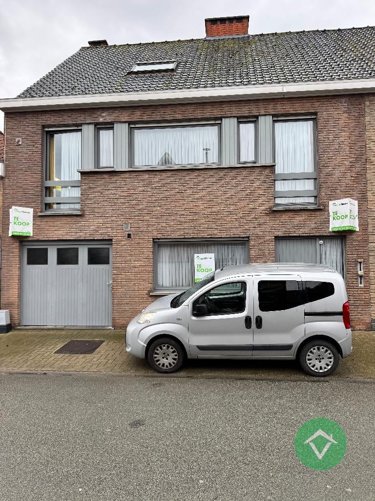 Woning met garage in centrum van Koekelare, 238 m², 200 tot 500 m², Tussenwoning, Provincie West-Vlaanderen