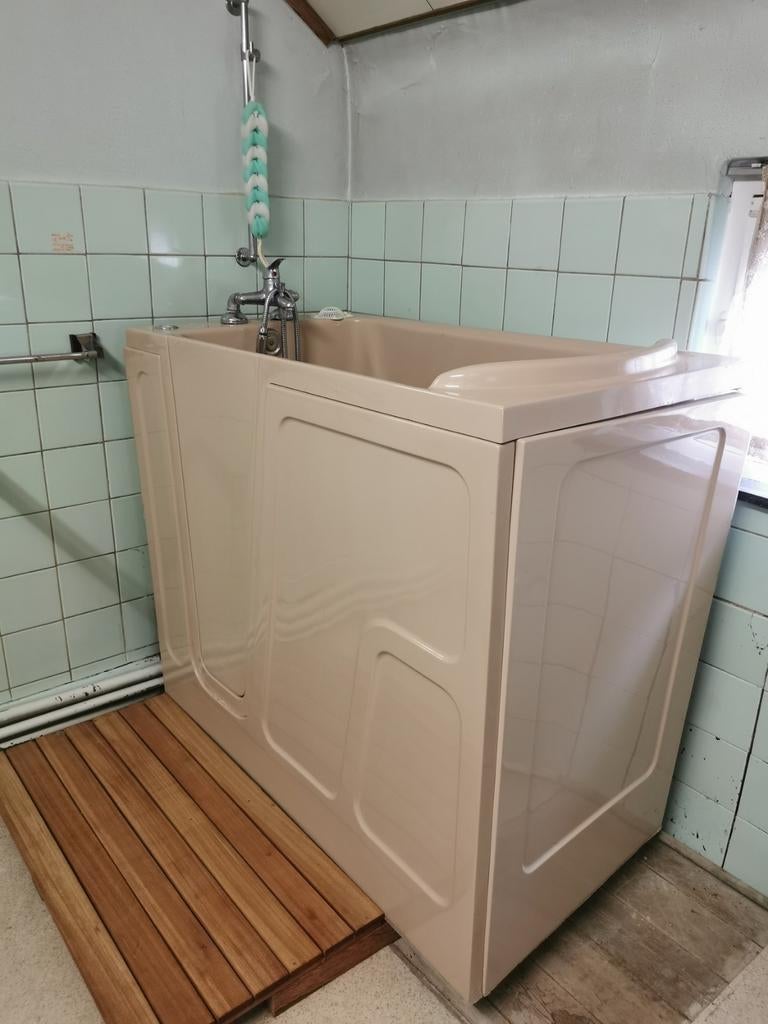 Baignoire Sabot  brun clair. 66x126x112