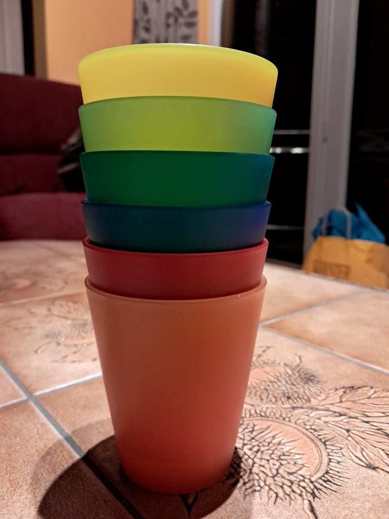 Lot 6 gobelets colorés Ikea, Verre ou Verres, Enlèvement ou Envoi, Utilisé, Autres matériaux