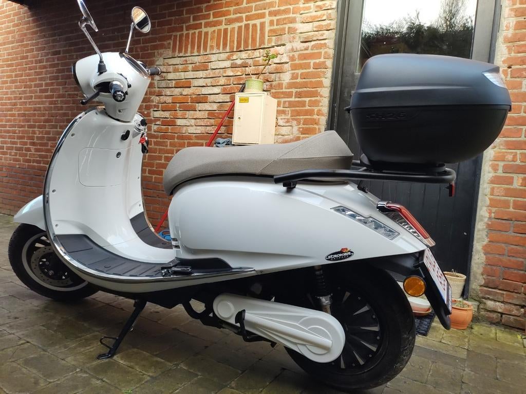Elektrische scooter Sakura eDrive
!!Batterij te vervangen!!, Fietsen en Brommers, Snorfietsen en Snorscooters, Zo goed als nieuw