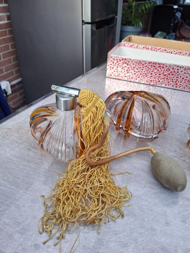 Glazen parfum setje, Ophalen