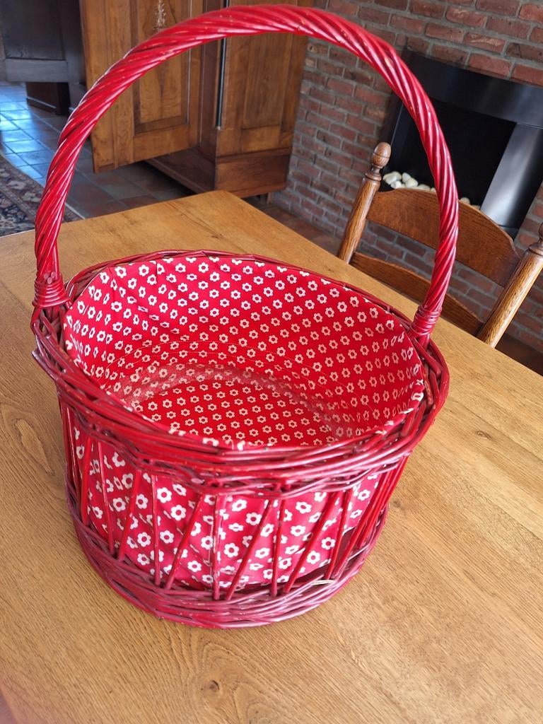 Retro look. Nieuwe rieten mand., Ophalen, Mand