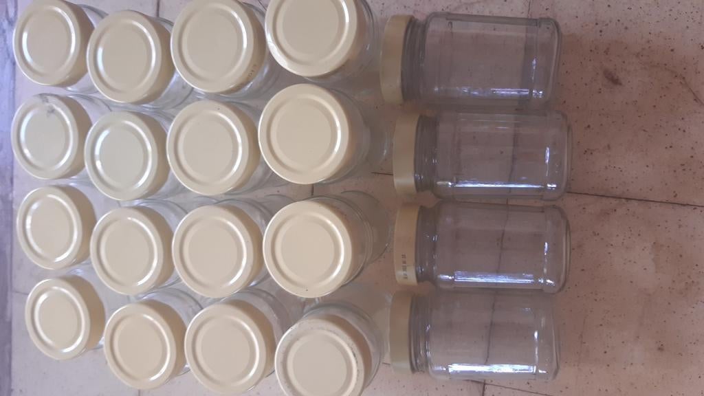 20 pots à confiture .Couvercles à vis, Enlèvement ou Envoi