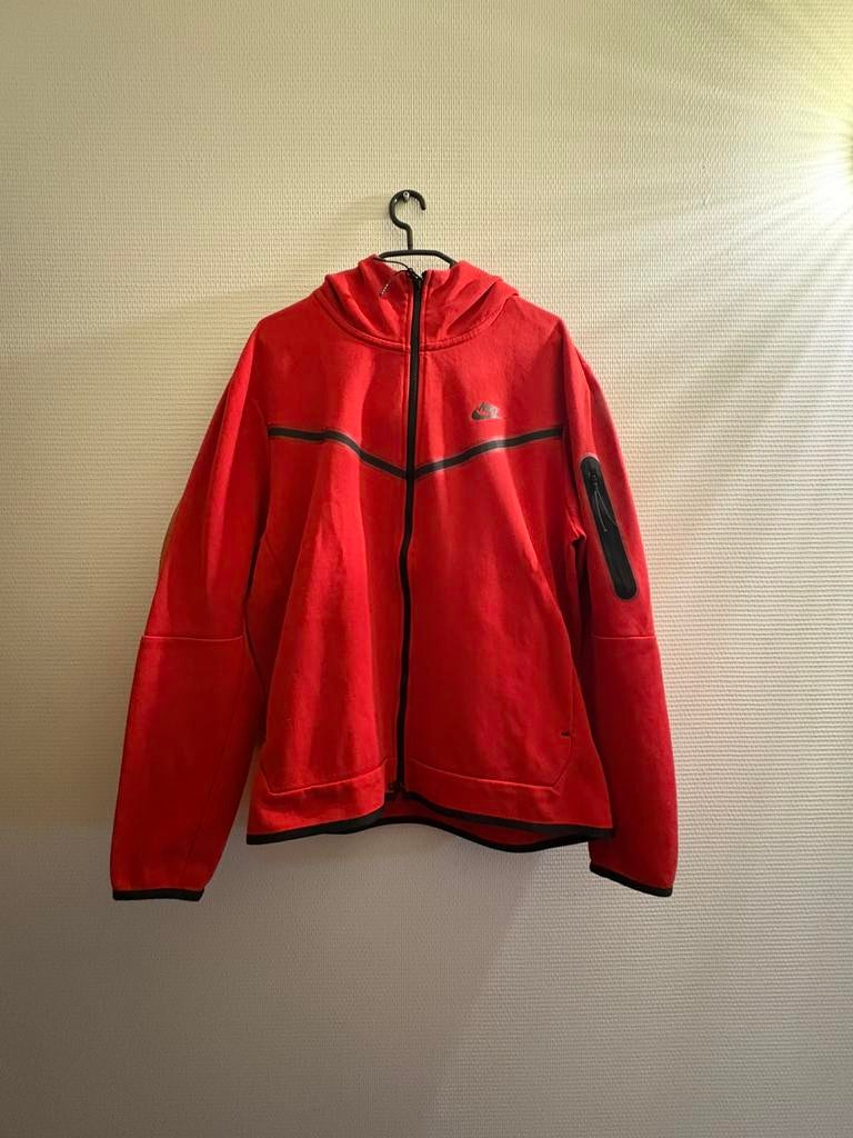 Gilet Nike Tech rouge, Enlèvement ou Envoi, Comme neuf, Taille 52/54 (L), Rouge