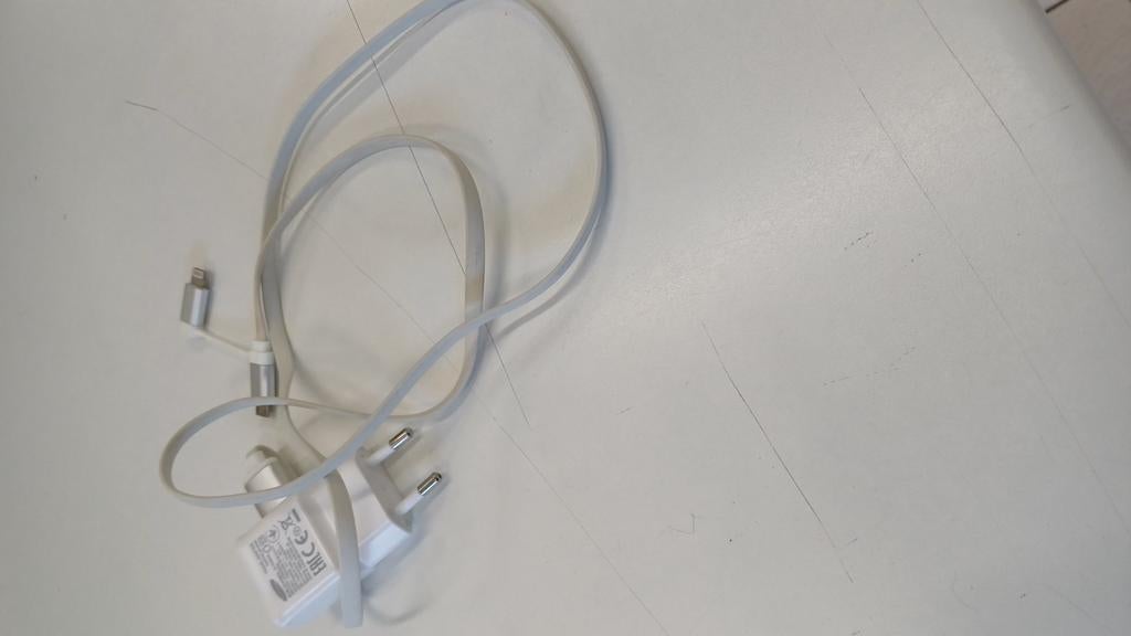 Chargeur + câble USB standard  + adaptateur lightning  vers, Comme neuf