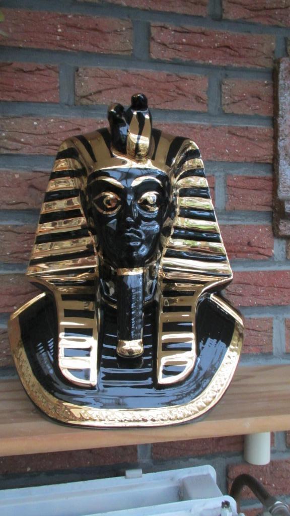 Egyptisch beeld Toetanchamon, Ophalen
