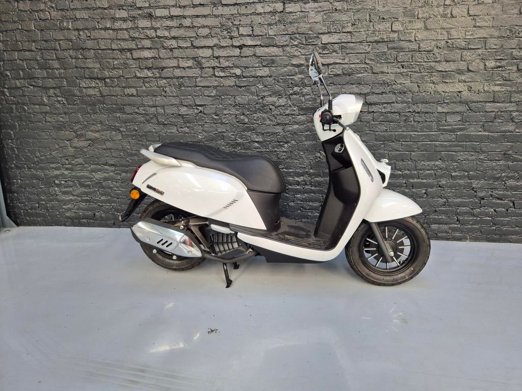 QJ motor LTR 125 met daginschrijving, Motoren, Motoren | Overige merken, Bedrijf, Scooter, 11 kW of minder, 1 cilinder, Minimaal motorrijbewijs A1