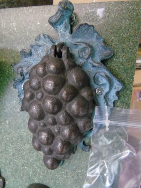 frappe porte en bronze , grappe de raisin, Jardin & Terrasse, Décoration murale de jardin, Neuf, Enlèvement ou Envoi