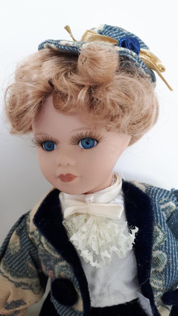 Porseleinen pop Amelia Bleu Bonheur Promenade collectie, Ophalen of Verzenden, Nieuw, Pop