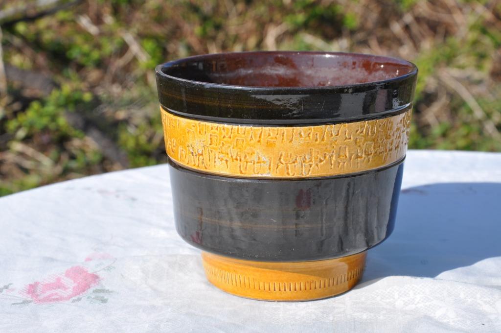 cache pot terre cuite emaillée noir et beige, Enlèvement ou Envoi