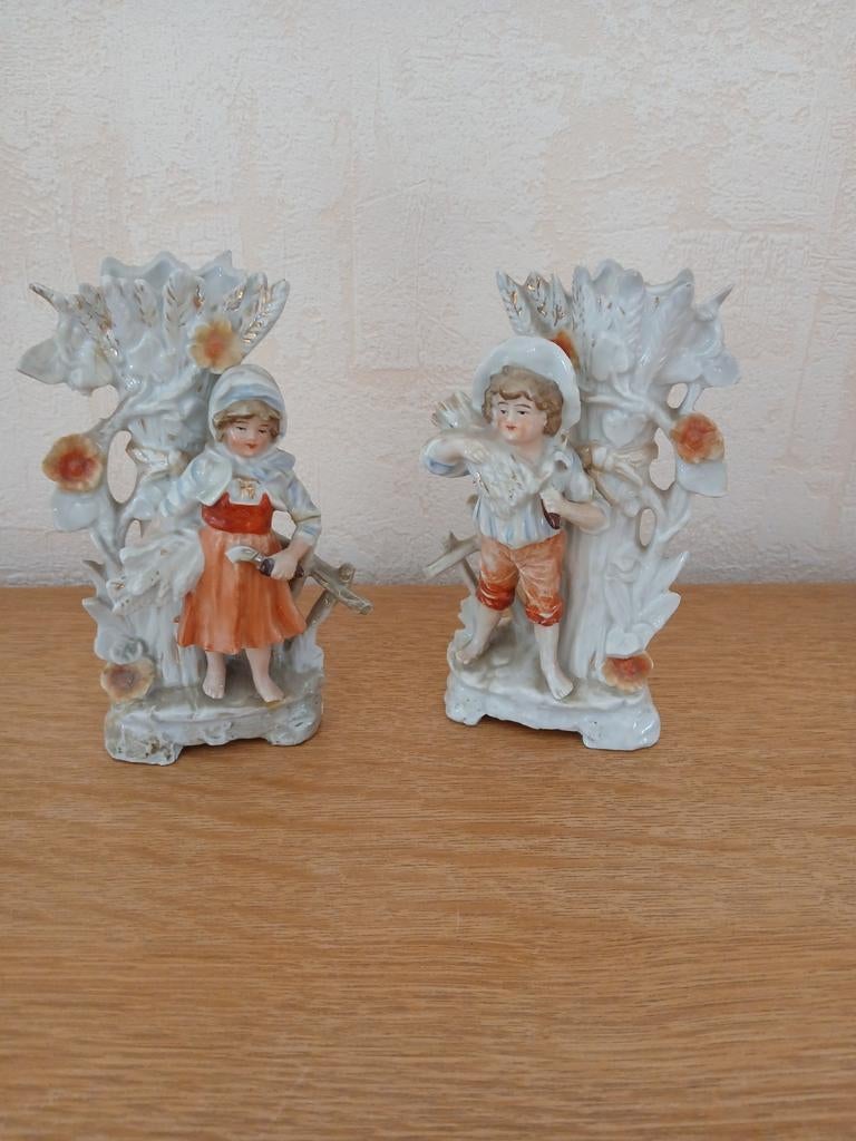 Paire d'anciennes statuettes-vase en porcelaine, Enlèvement, Comme neuf