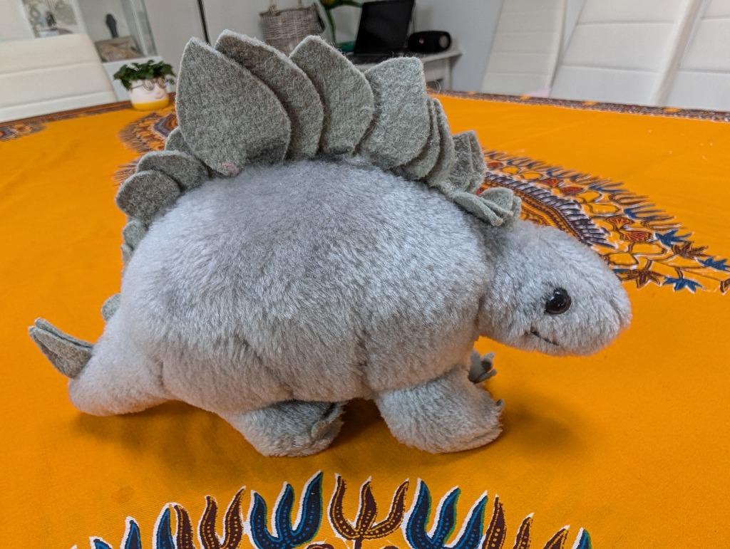 Dakin vintage stegosaurus knuffel uit 1980, Verzamelen, Ophalen of Verzenden, Zo goed als nieuw