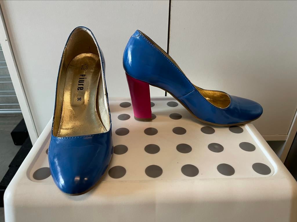 Pumps lakei blauw en roos maat 36, Ophalen, Zo goed als nieuw, Blauw, Pumps
