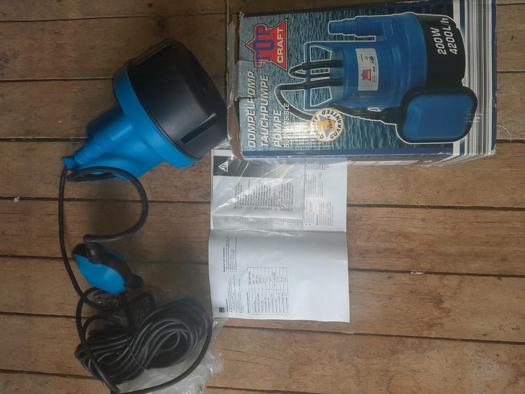 Gloednieuwe dompelpomp 200W - 4200L/h, Doe-het-zelf en Bouw, Ophalen of Verzenden