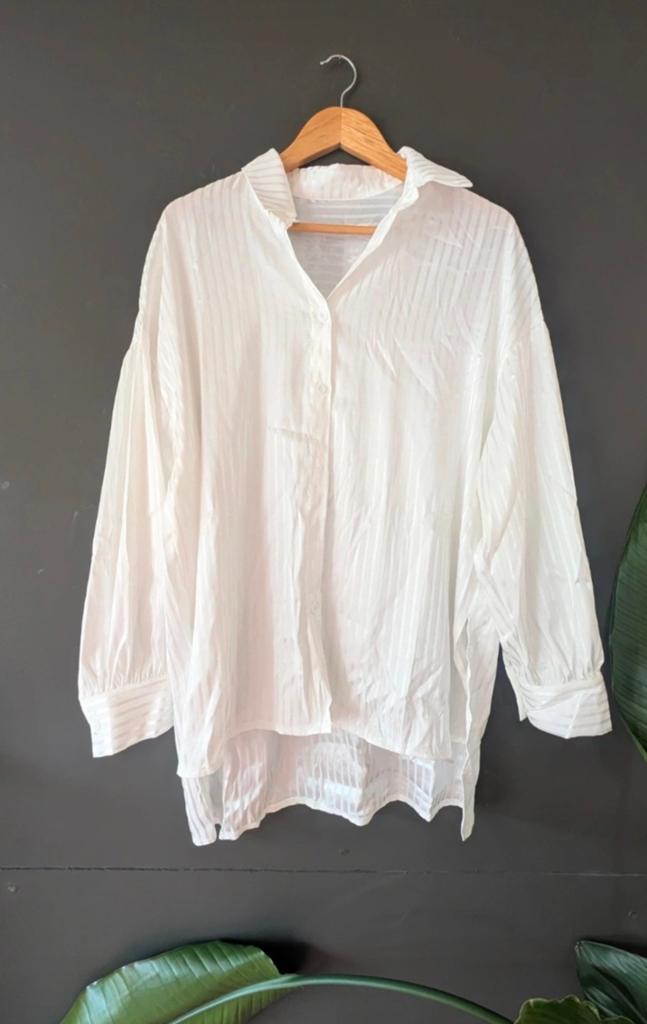 Witte overhemd maat is XL 
Hemd blouse, Kleding | Dames, Blouses en Tunieken, Ophalen of Verzenden
