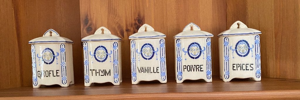 Pots à épices, Enlèvement