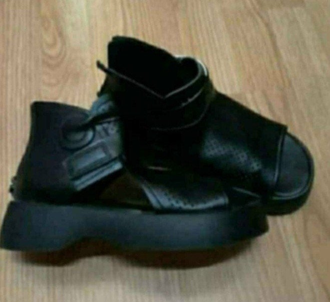 Sandales compensée  femme p.37,5, Comme neuf, Enlèvement, Noir, Sandales et Mûles