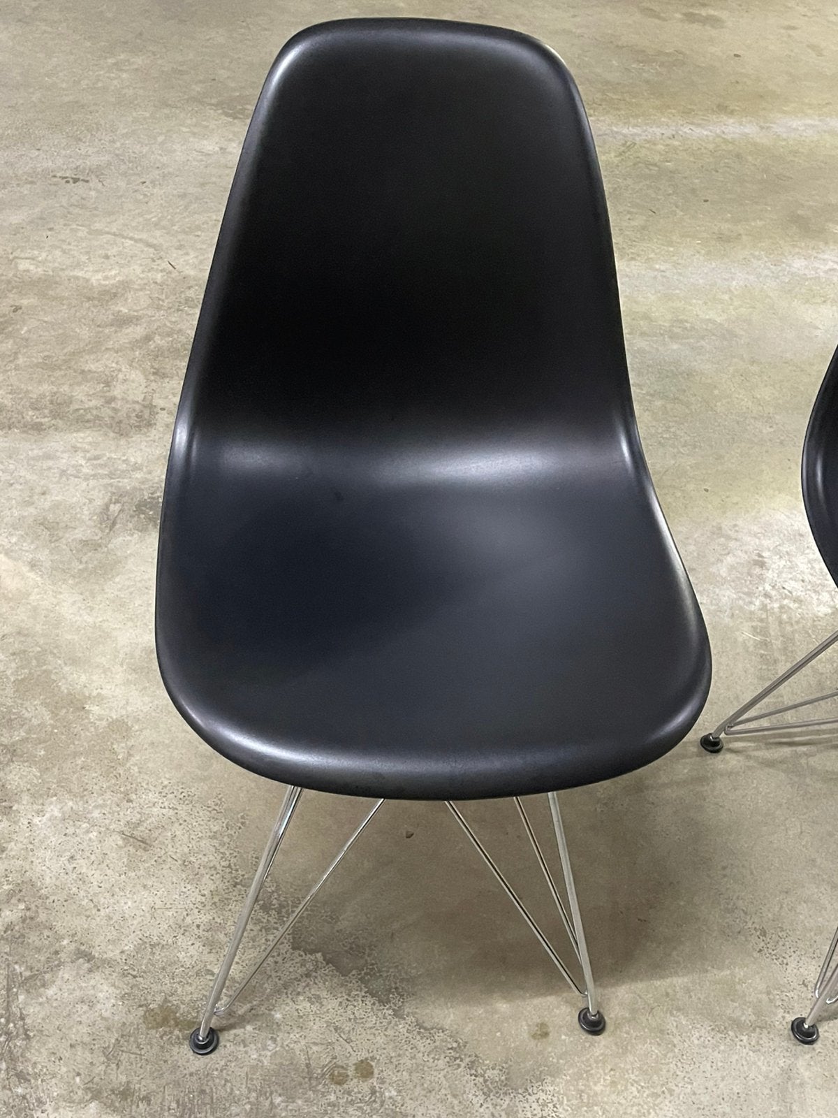2 Vitra ( Eames) stoelen, Huis en Inrichting, Stoelen, Ophalen, Kunststof, Twee, Zwart