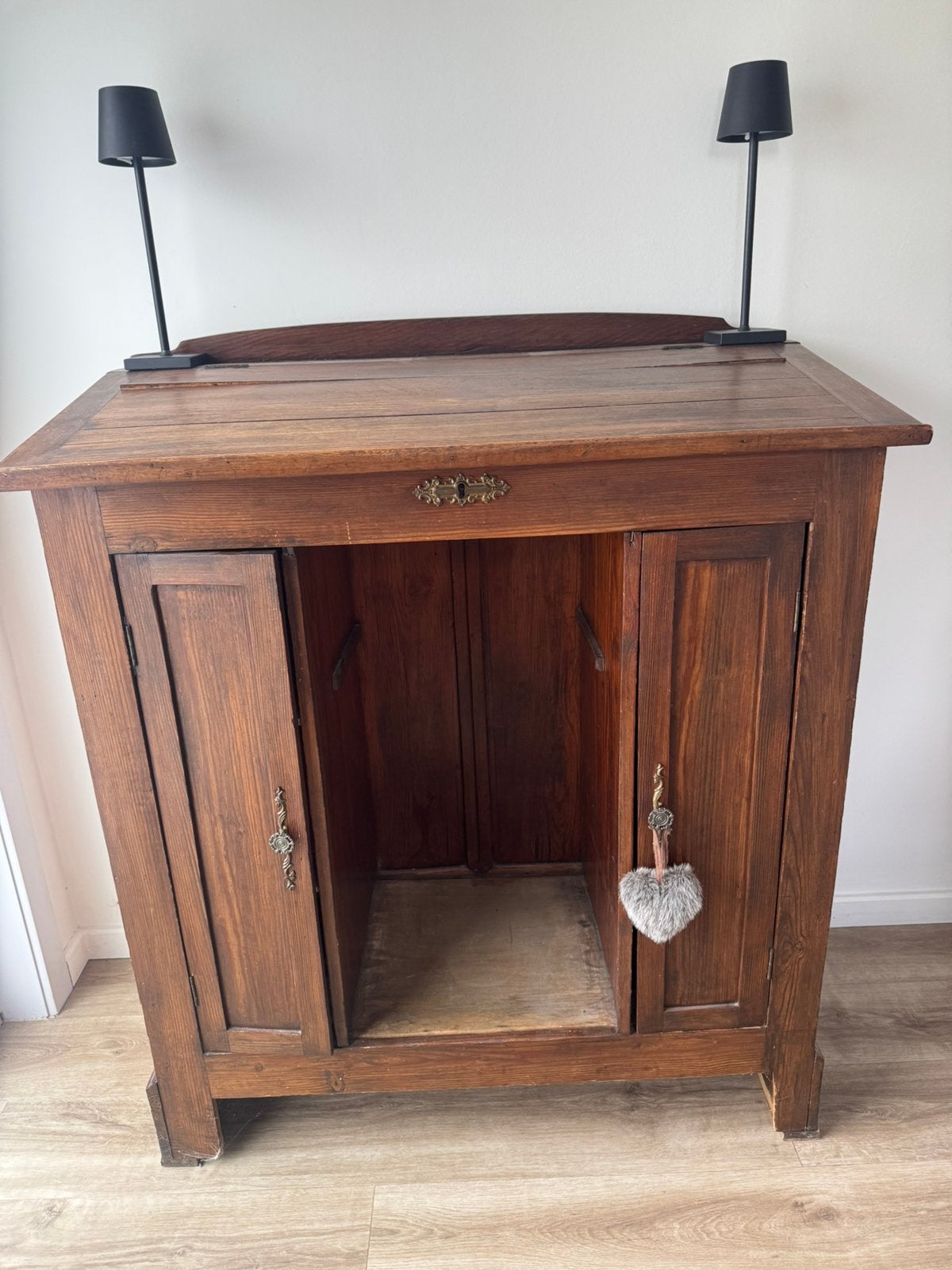Antieke kast, Ophalen