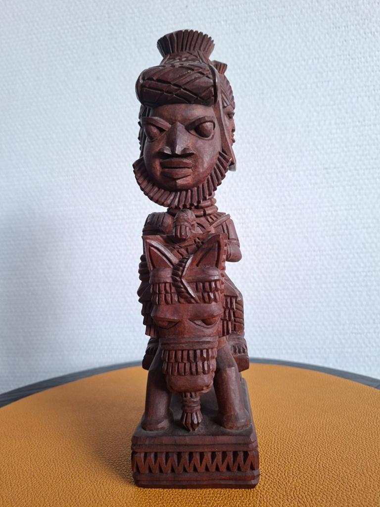 Gesigneerd: Nigeriaans Yoruba Houtsnijwerk – Ayo, Ophalen