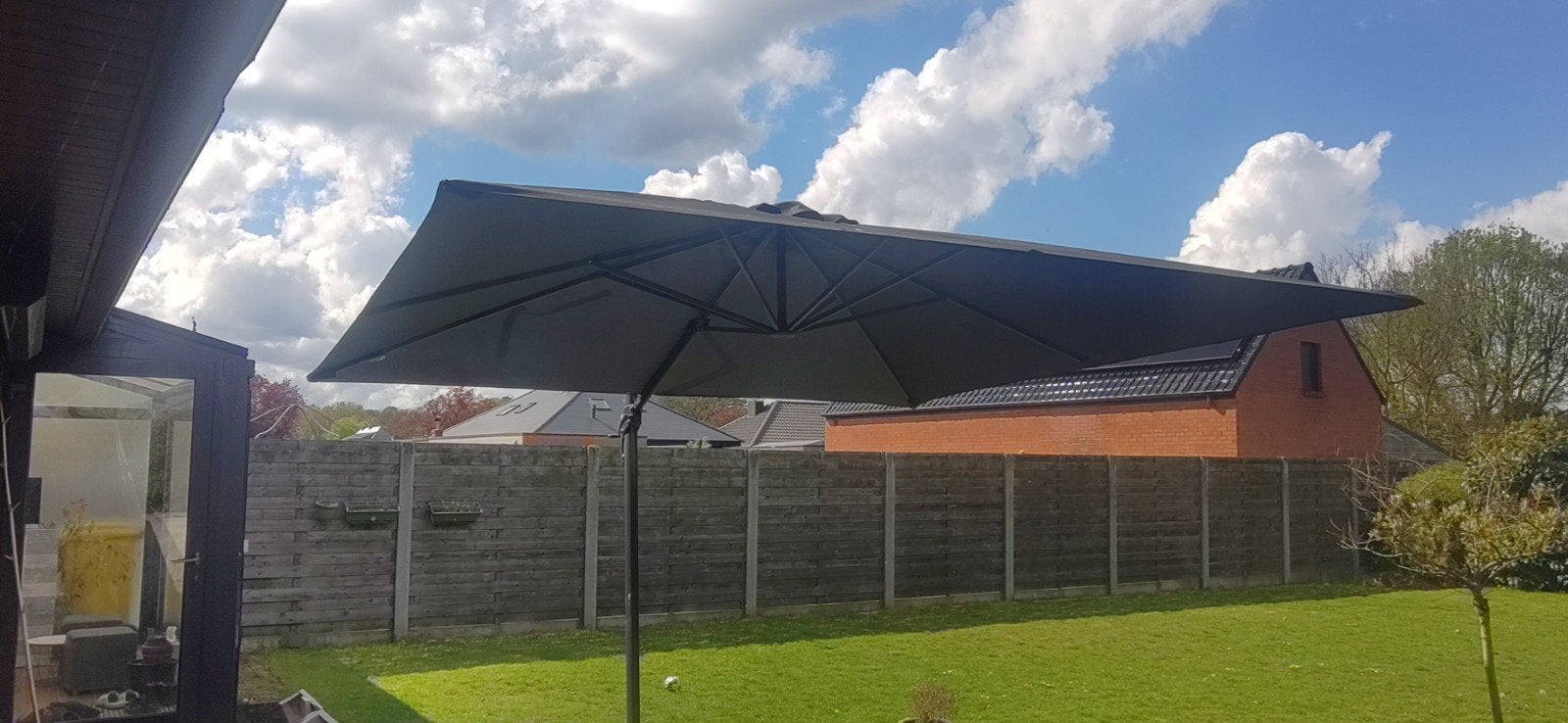 Parasol zweef type 300x300 goede staat model Ibiza, Tuin en Terras, Parasols, Ophalen