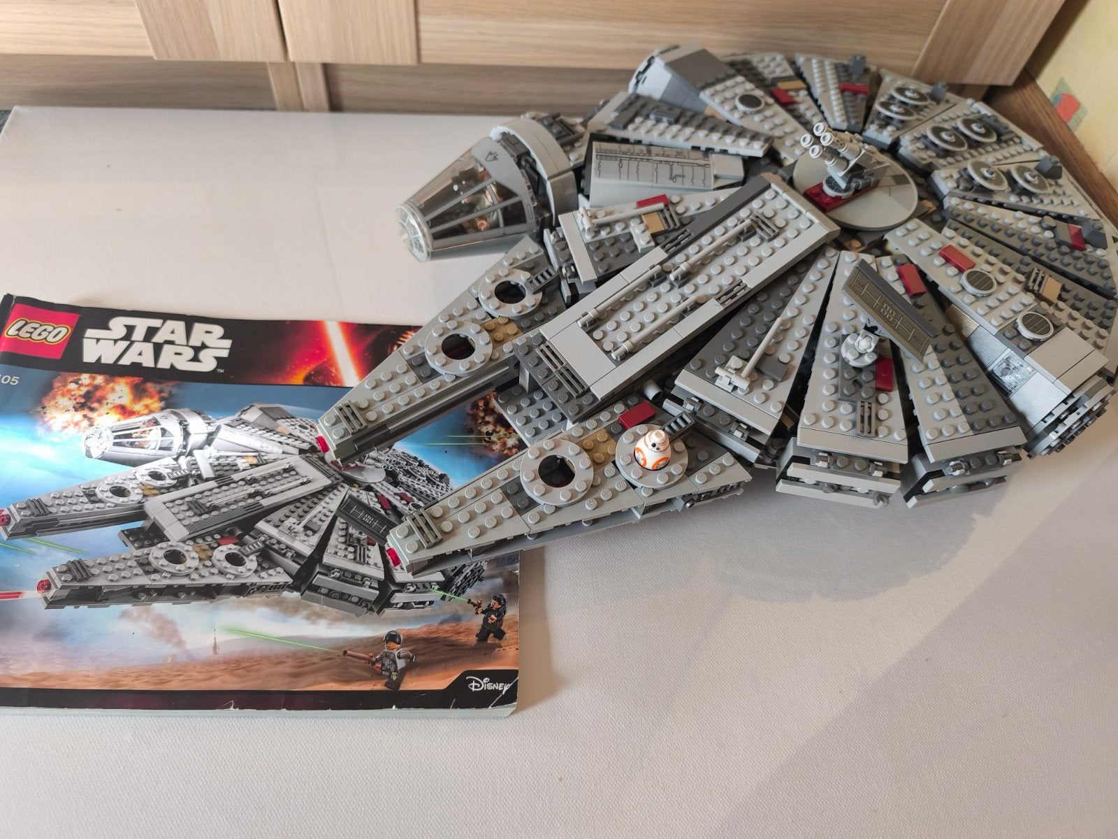 LEGO Star Wars 75105 Millennium Falcon., Lego, Ensemble complet, Comme neuf, Instructions incluses