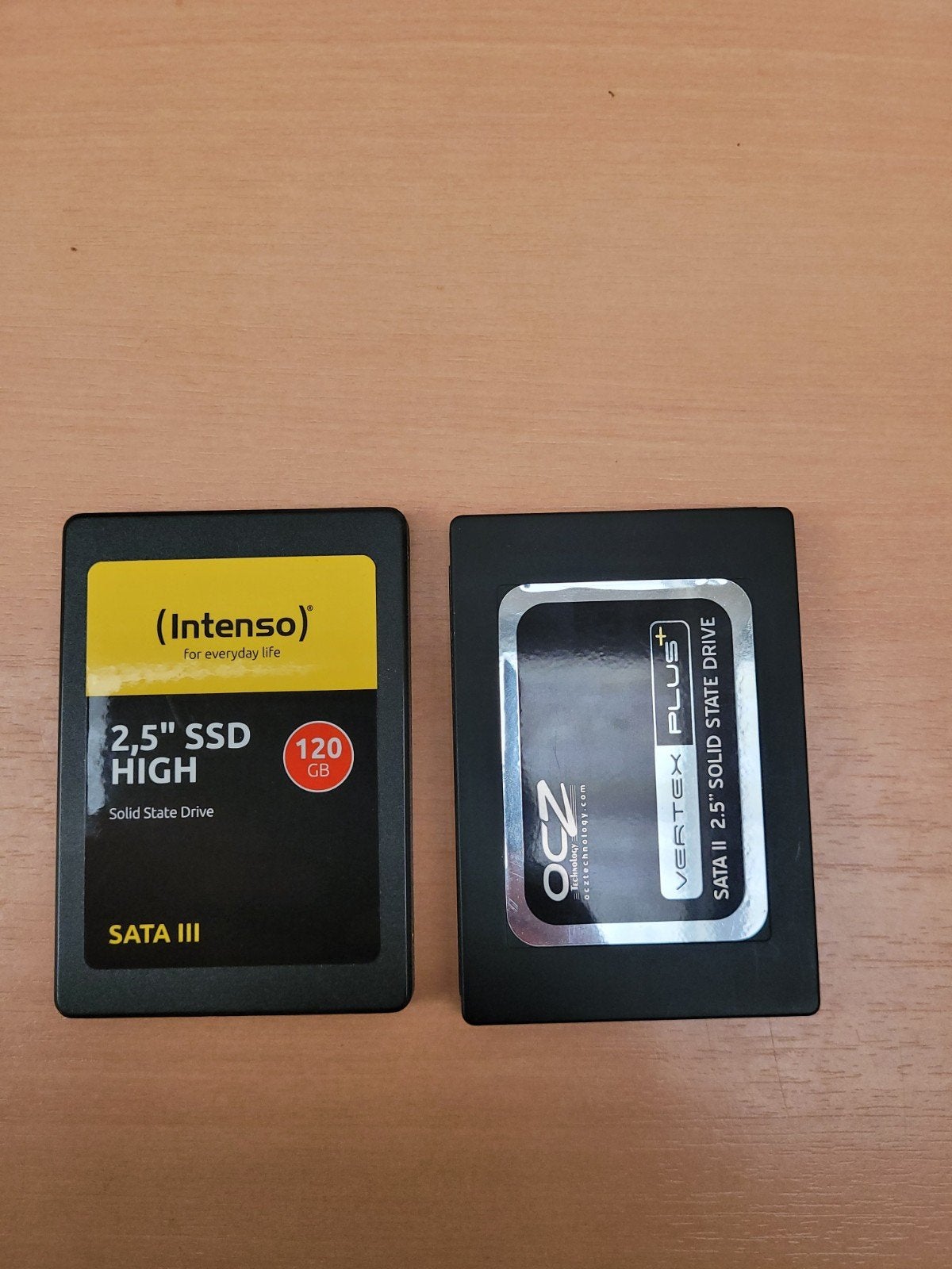 2 sata ssd´s 120 en 250gb, TV, Hi-fi & Vidéo, Photo | Cartes mémoire, Enlèvement