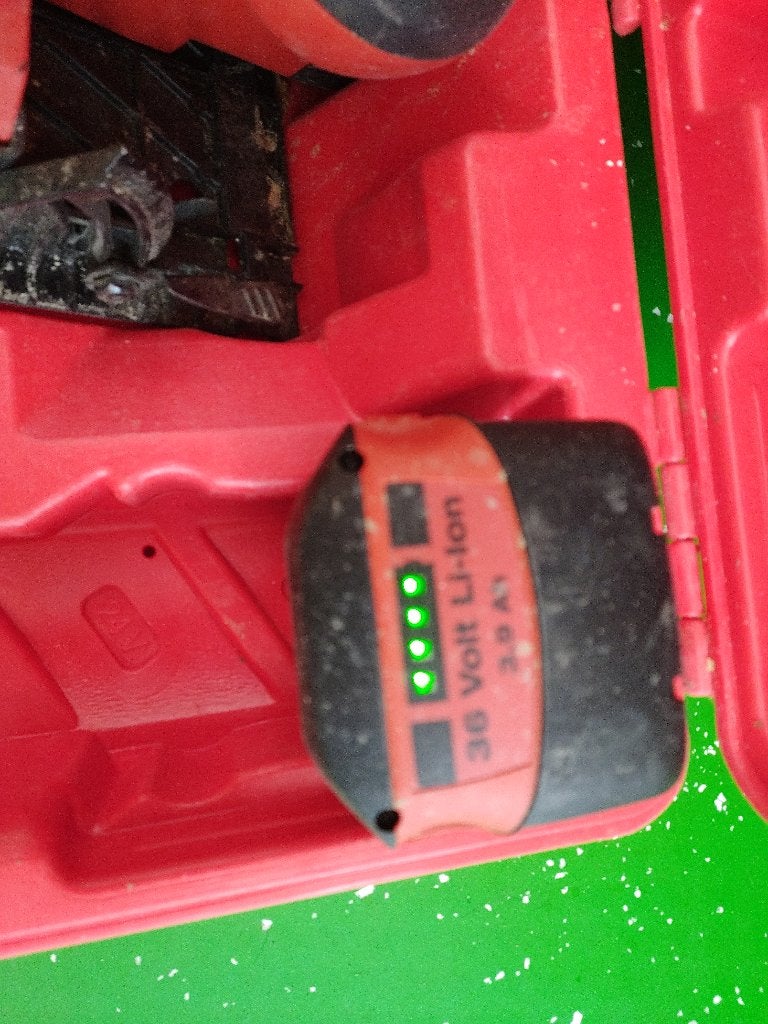 Scie circulaire Hilti, Ophalen, Cirkelzaag, HILTI, Zo goed als nieuw