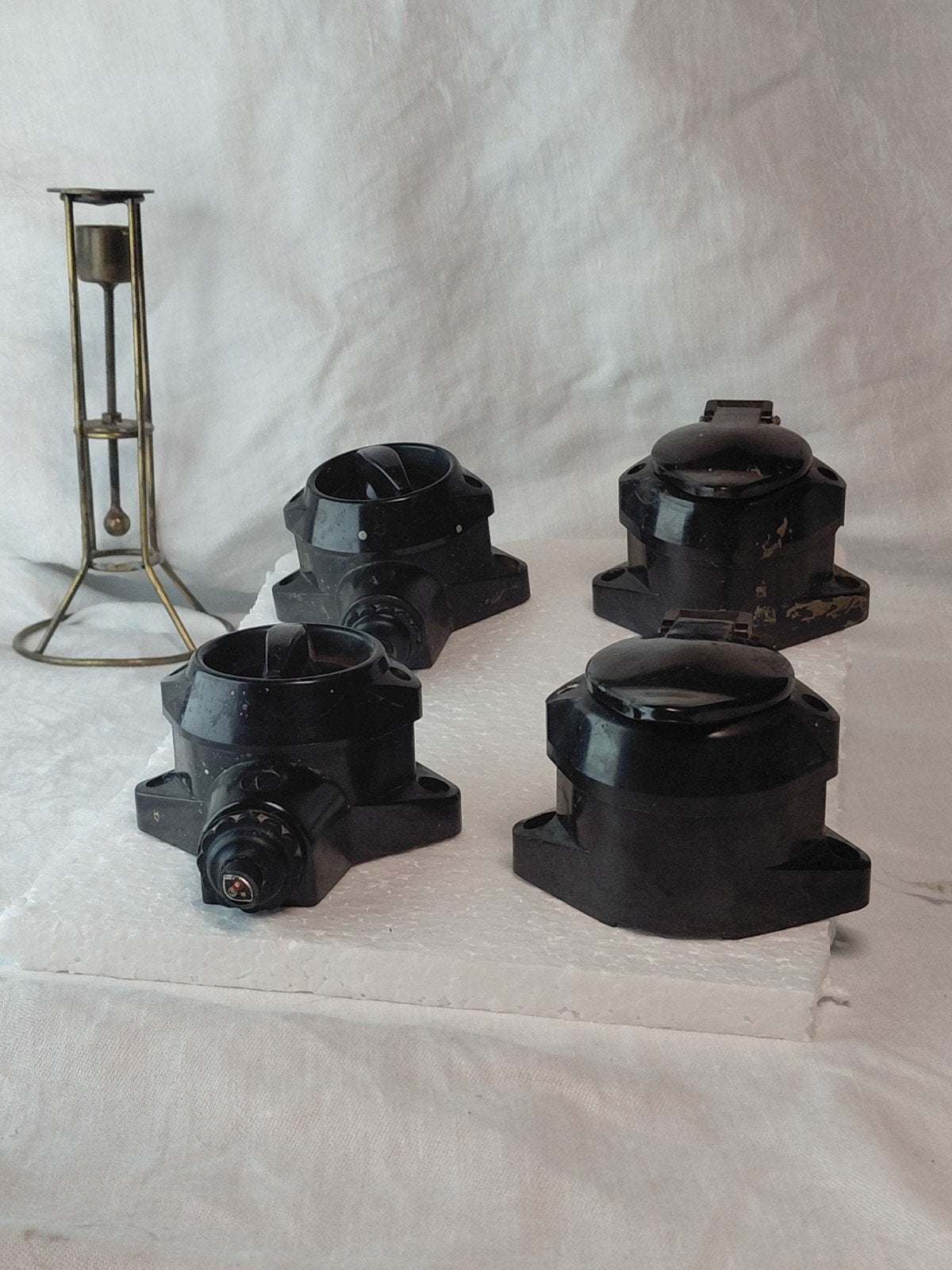 Lot de 7 Interrupteurs & Prises Vintage en Bakélite, Bricolage & Construction, Enlèvement ou Envoi, Utilisé, Jung, Interrupteur