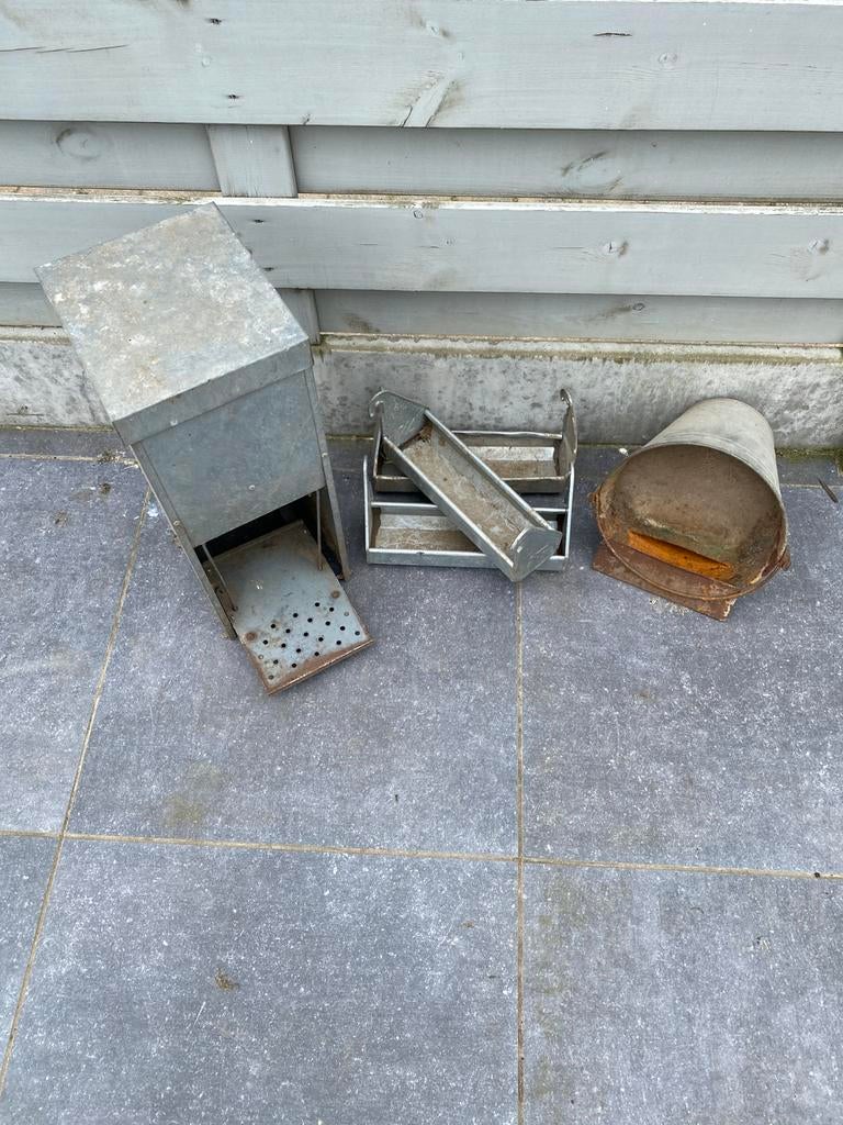 Kippenvoerbak en drink emmer, Dieren en Toebehoren, Ophalen, Zo goed als nieuw