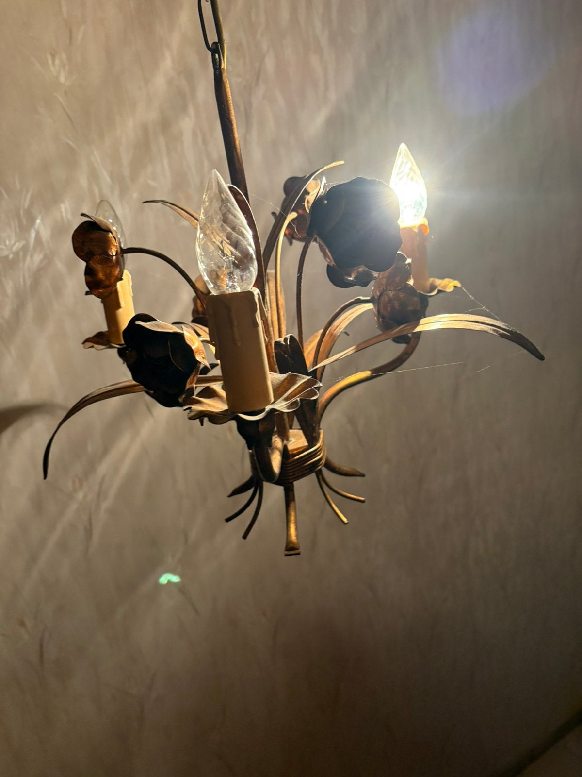 Luster in smeedijzer met een brons-/koperkleurige afwerking, Ophalen, Zo goed als nieuw, Glas