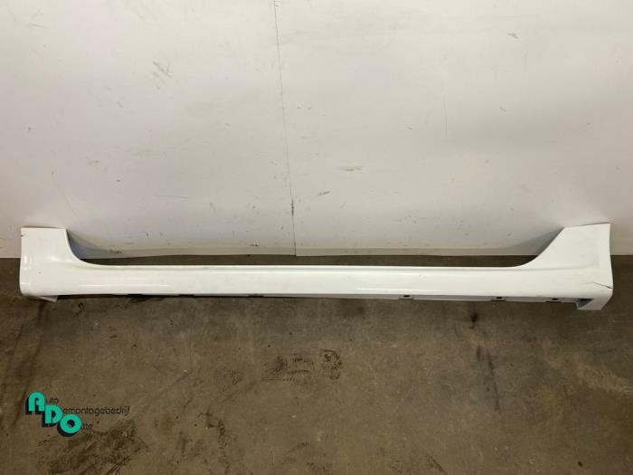 Zijskirt links van een Mitsubishi Colt (Colt 08-) (56A), Gebruikt, -, -, Ophalen of Verzenden