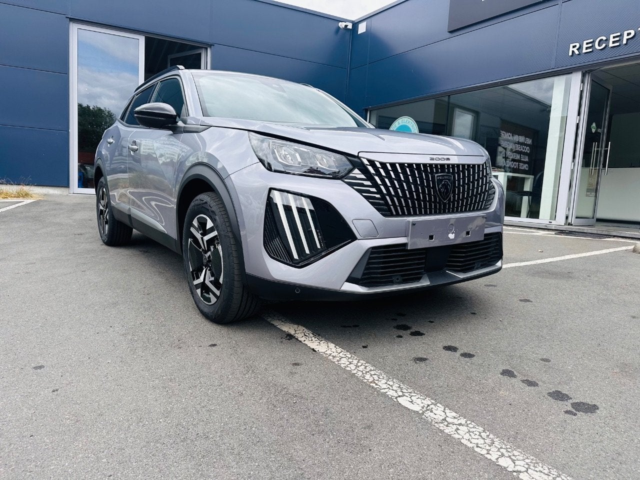 Peugeot 2008 ALLURE MILD HYBRID (bj 2025, automaat), Auto's, Gebruikt, Parkeersensor, 136 pk, Bedrijf