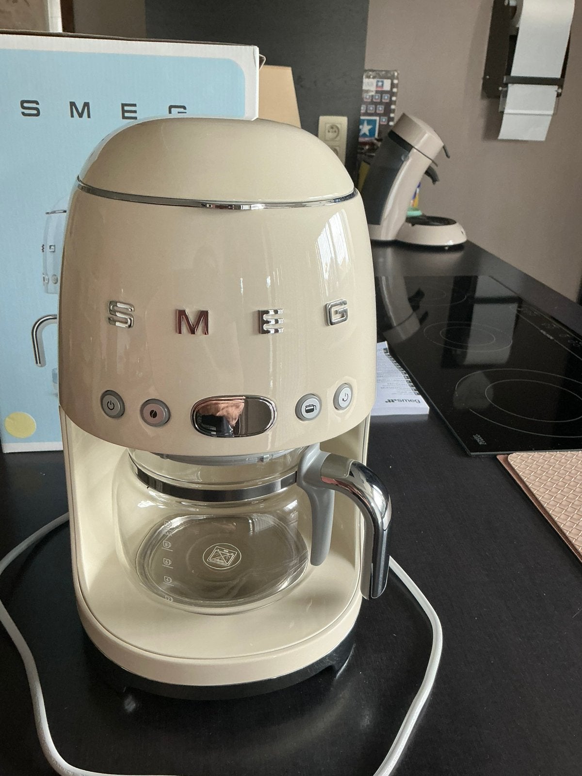 Smeg DCF02CREU creme kleur., Ophalen, Nieuw, Gemalen koffie