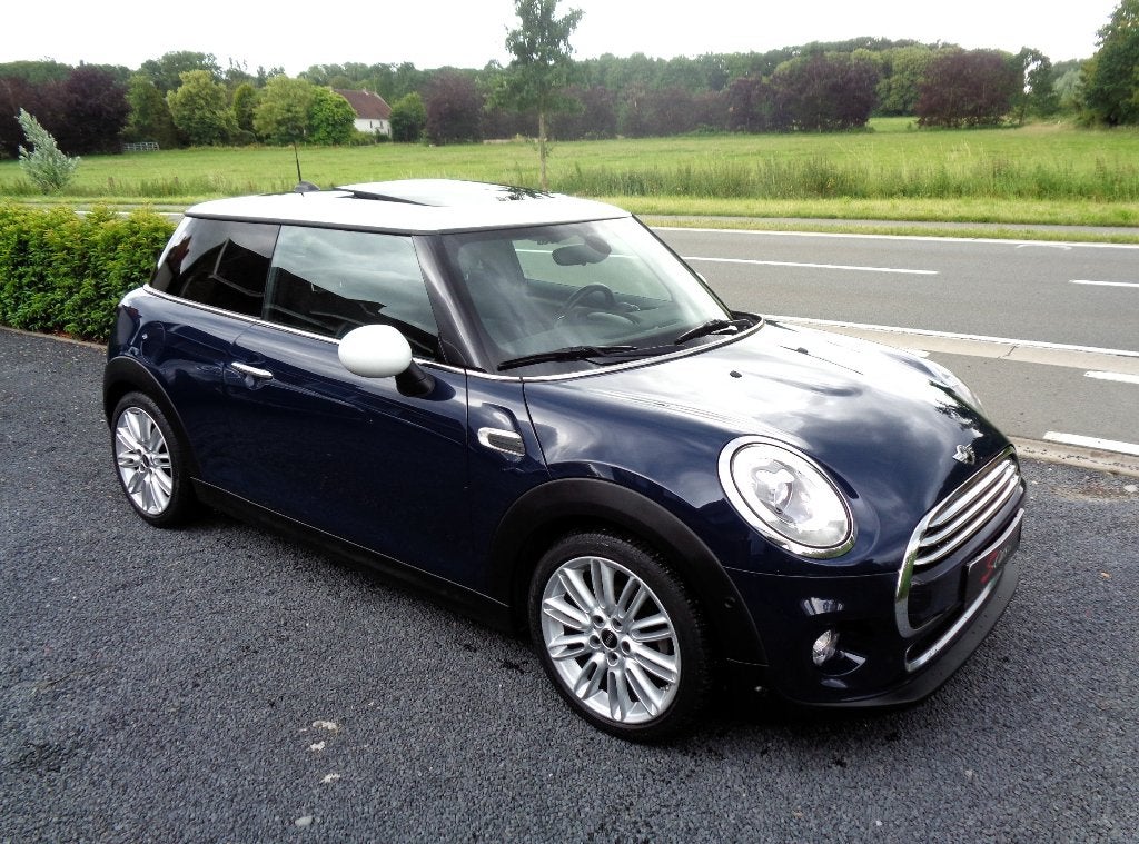 Mini Cooper 1.5i/ Eerste eigenaar/Pano dak/Camera/Leder/, Auto's, 107 g/km, Leder, Bedrijf, Handgeschakeld