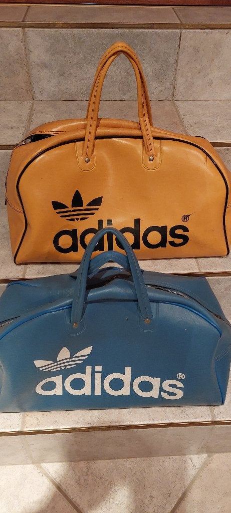 2 sacs de sport Adidas - Vintage, Enlèvement, Utilisé