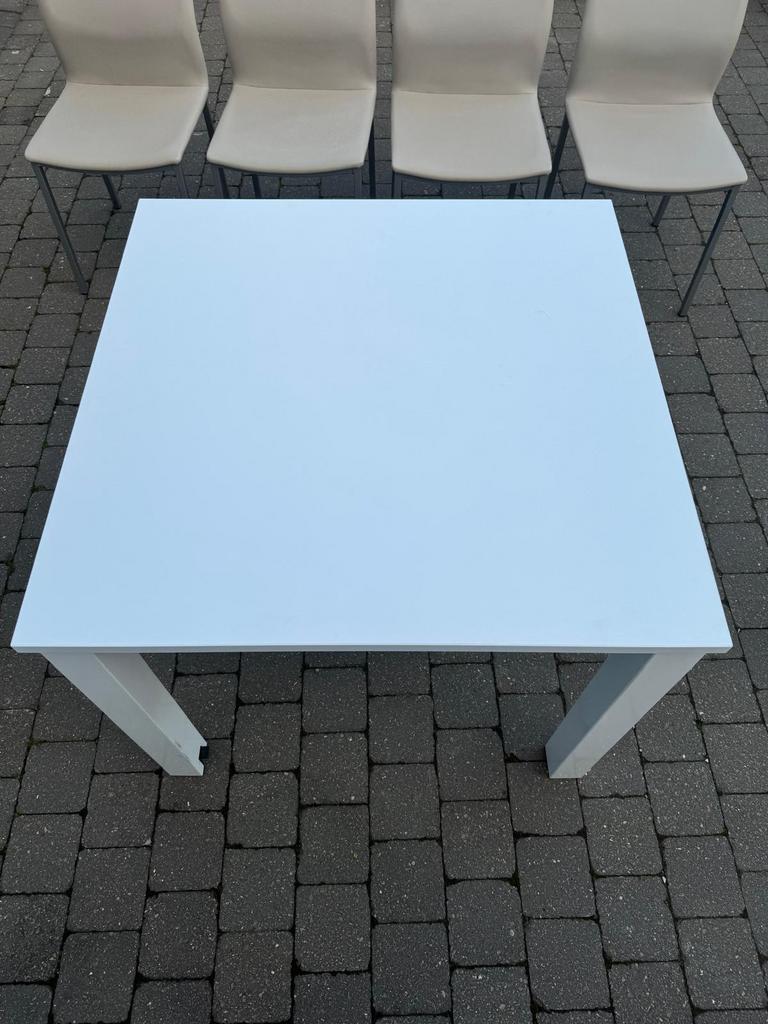 Tafel (uittrekbaar) met 4 stoelen, Ophalen, Zo goed als nieuw, Beige