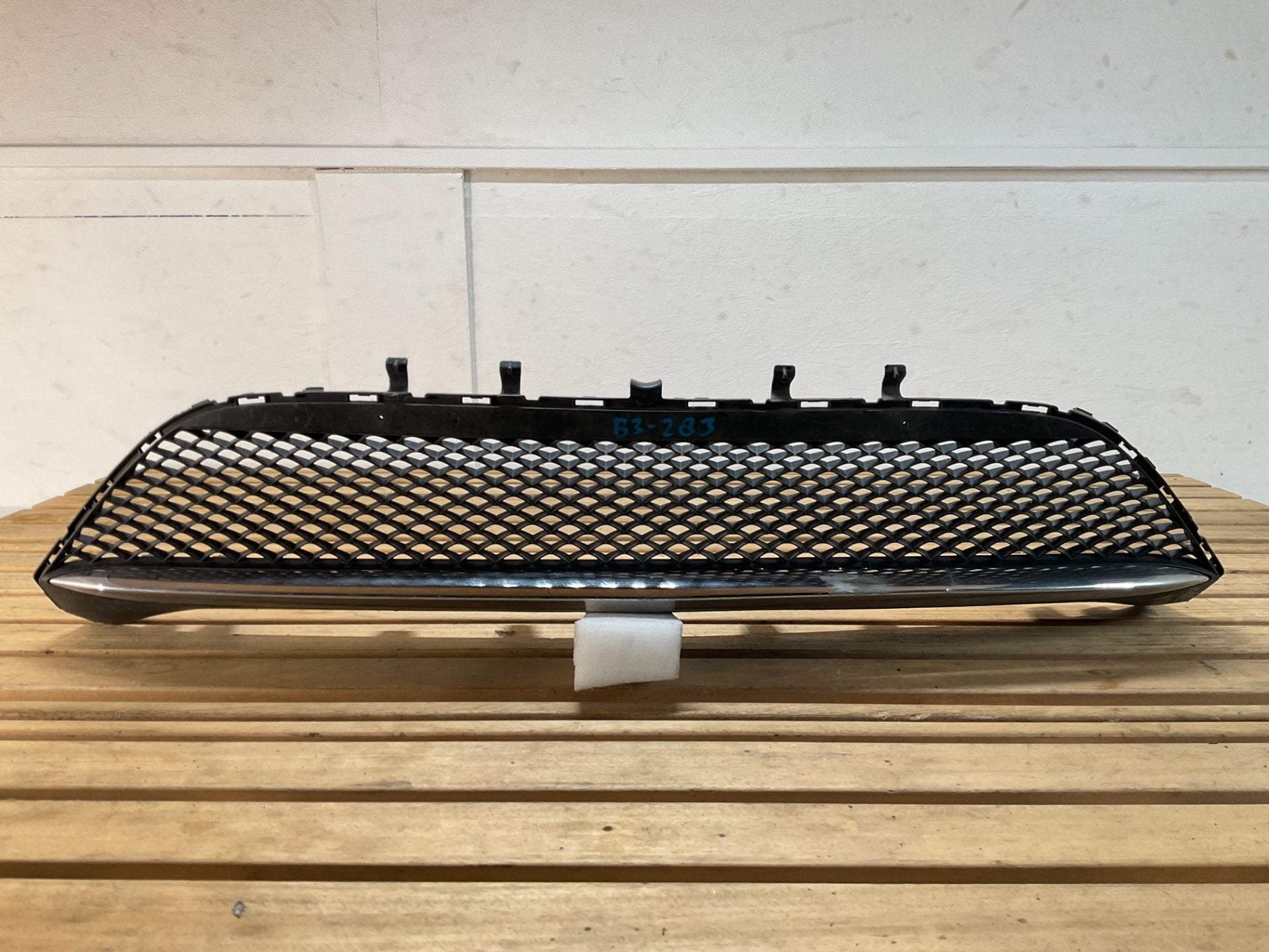 Bumper Grill Mercedes V Klasse AMG W447 A4478851500 Rooster, Gebruikt, Mercedes-Benz AG, Mercedes-Benz, Mercedesstrasse 120
70372  Stuttgart, DE