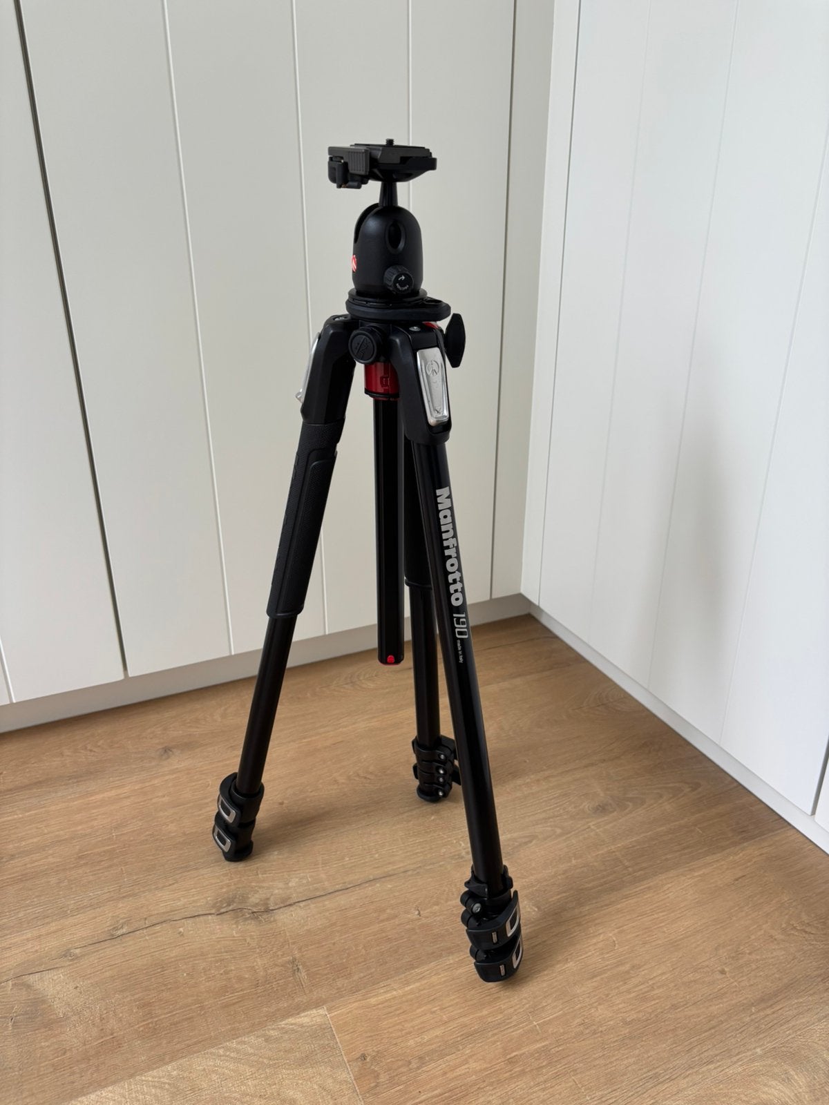 Tripod statief van Manfrotto, Audio, Tv en Foto, Fotografie | Statieven en Balhoofden, Ophalen of Verzenden, Nieuw, Balhoofd, Manfrotto