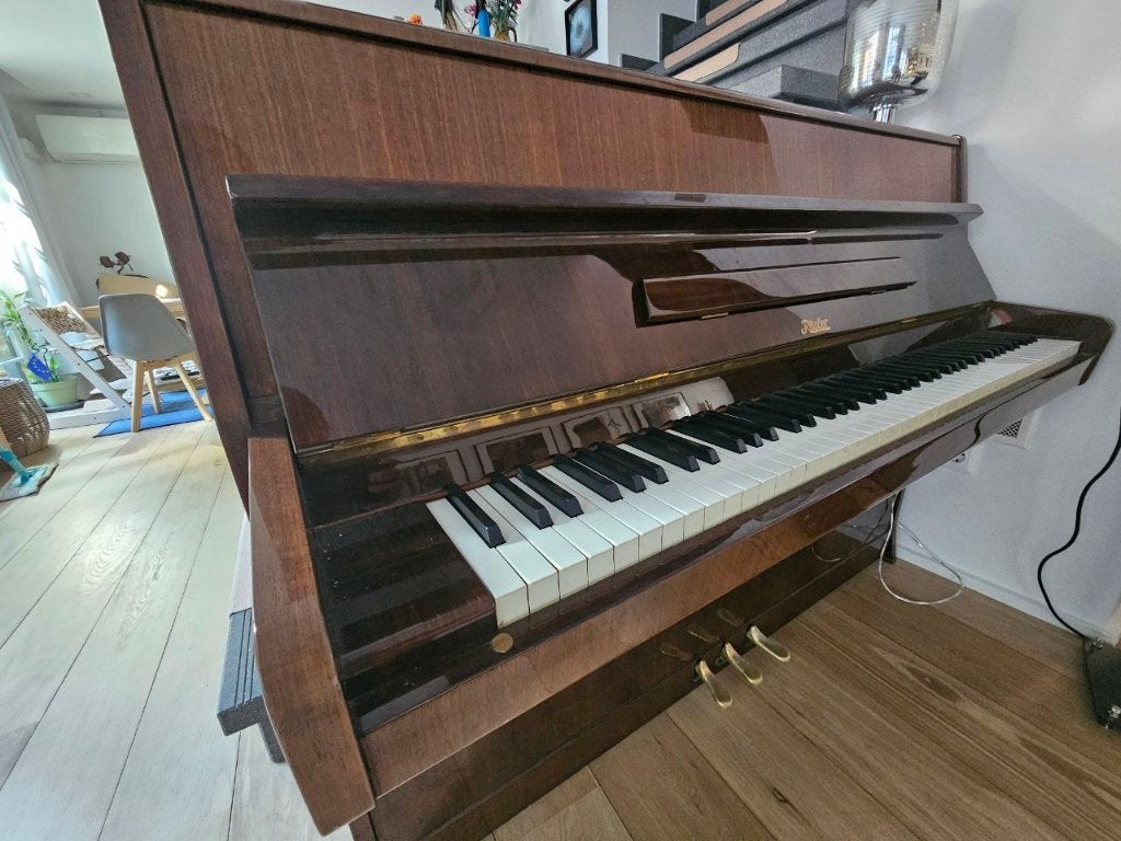Piano droit Rösler (groupe Petrof) – Rez-de-chaussée, Ophalen, Gebruikt, Bruin, Piano