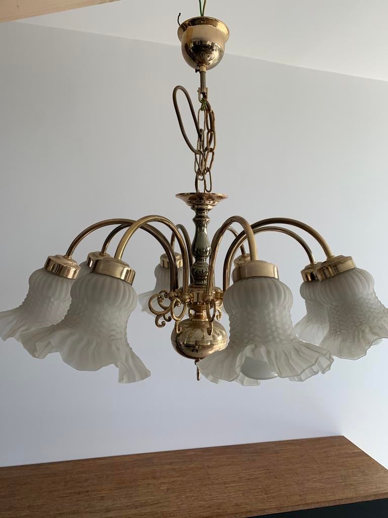 Klassieke messing kroonluchter met 6 glazen kappen, Huis en Inrichting, Lampen | Kroonluchters, Ophalen, Gebruikt