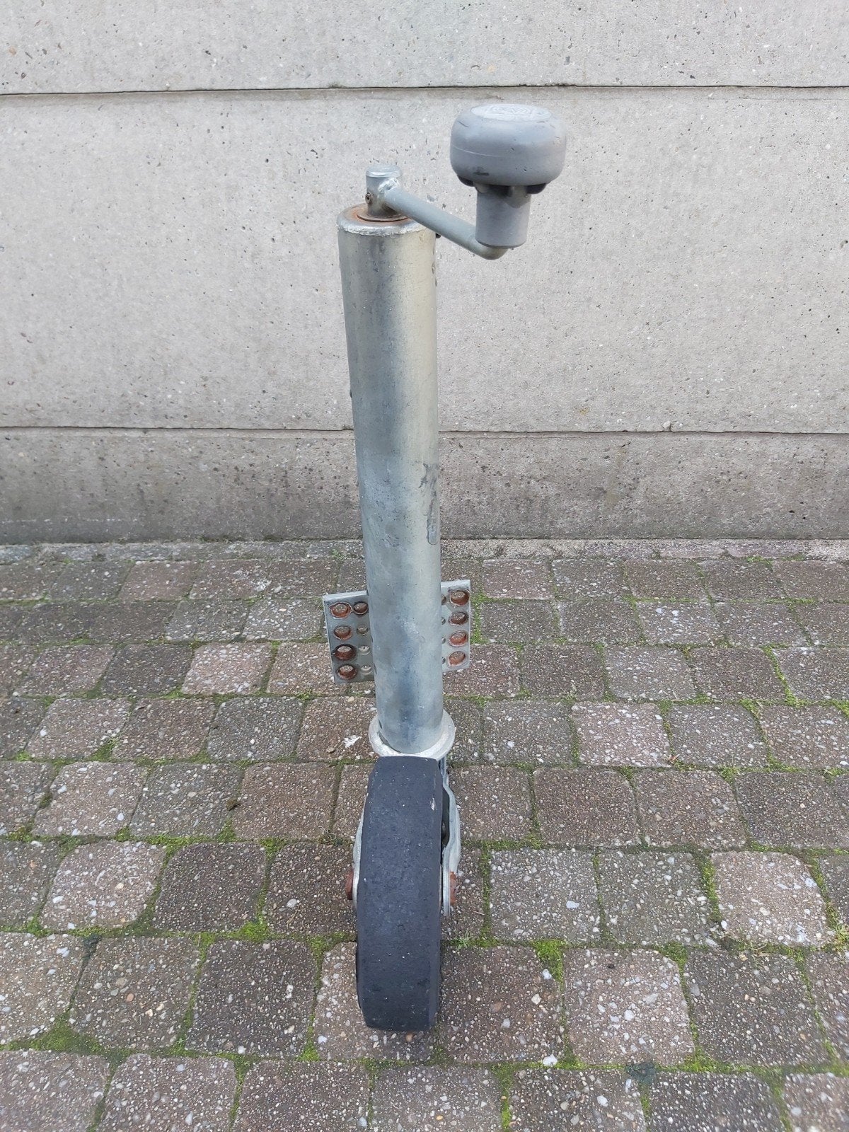 ZWAAR INKLAPBAAR NEUSWIEL, Ophalen