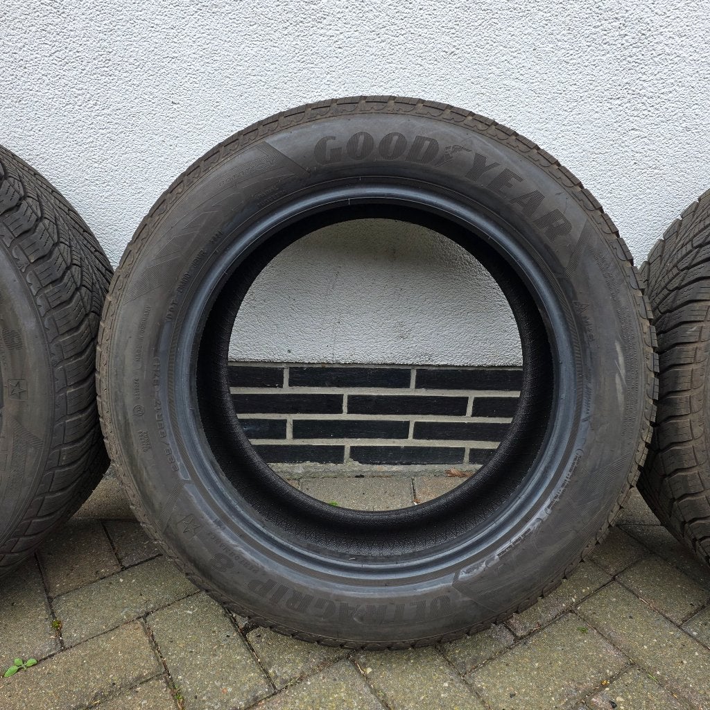 4 pneus d'hiver Goodyear 225/55/17 avec profil de 6,5 mm, Pneus hiver, Véhicule de tourisme, Enlèvement, Utilisé