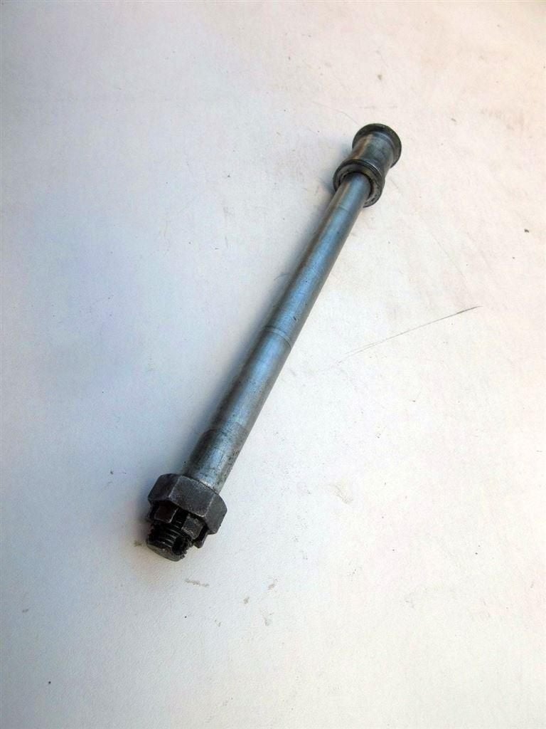 Kawasaki Z305 voorwielas KZ 305 voorwiel as front wheel axle, Ophalen of Verzenden, Gebruikt