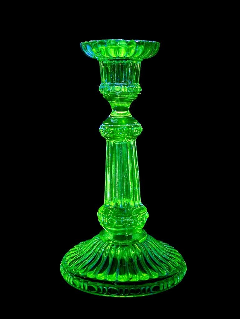 Oude kandelaar van gegoten glas - neoklassieke stijl, Antiek en Kunst, Ophalen of Verzenden