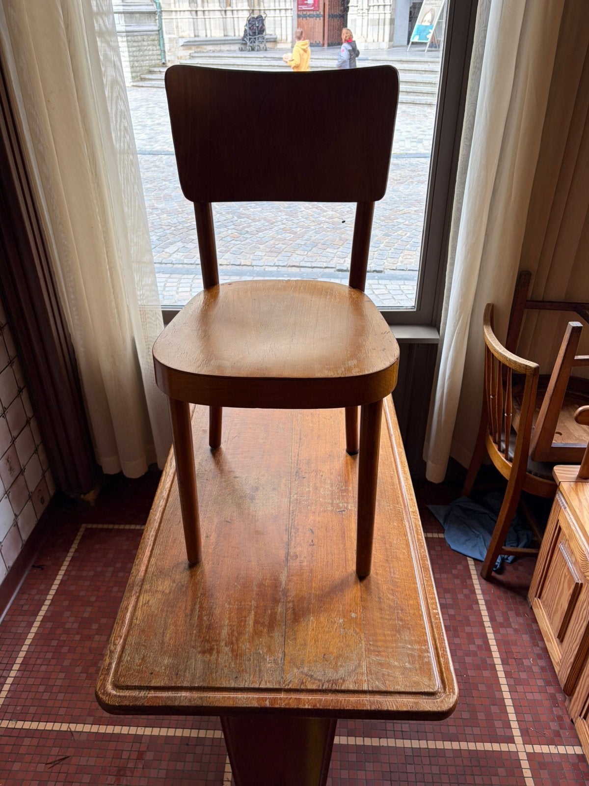 Stoel thonet, Ophalen
