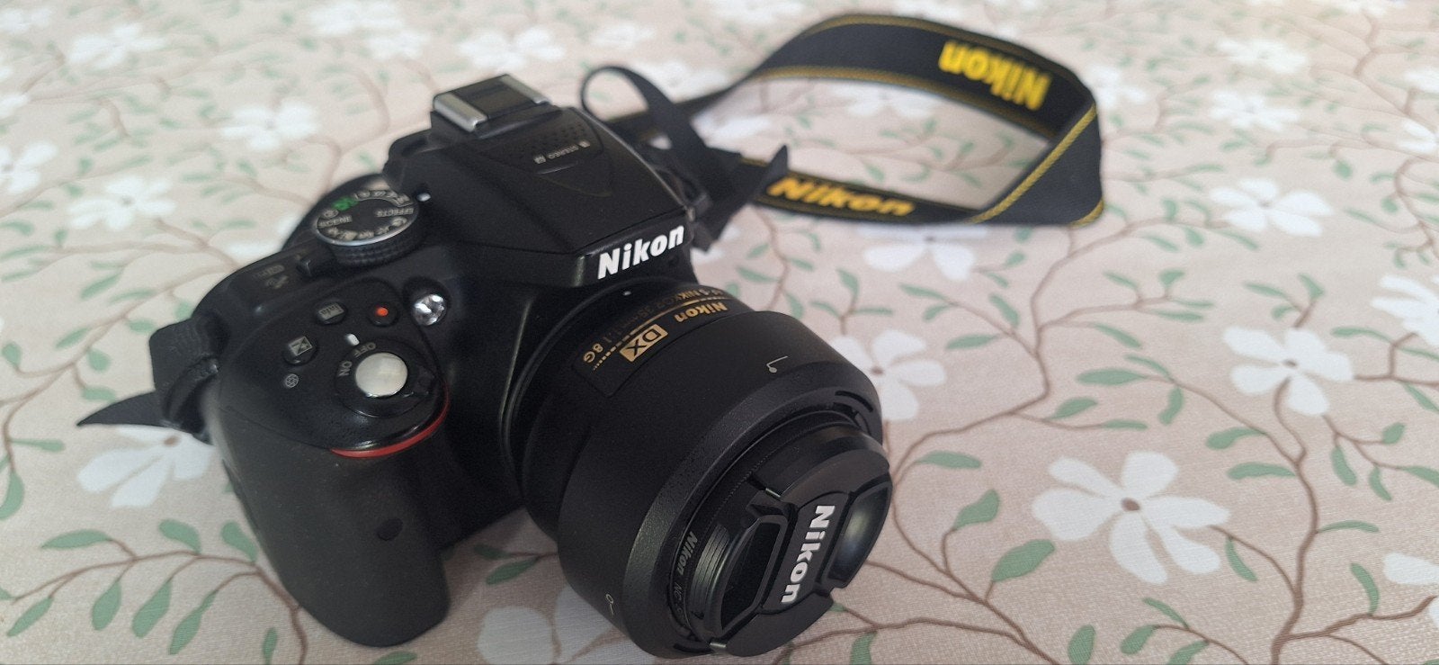 in zeer goede staat nikon d5300 met 35mm 1.8 lens, Audio, Tv en Foto, Fotocamera's Digitaal, Ophalen, Nikon