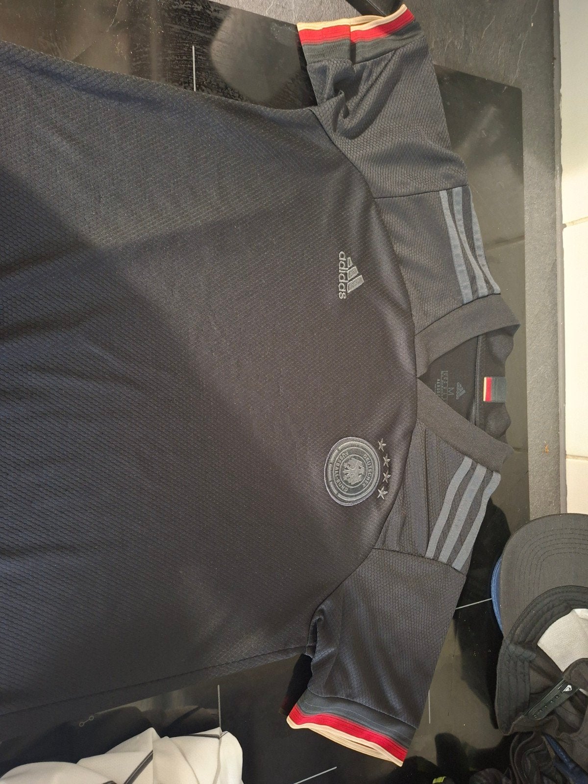 adidas zwarte t-shirt duitsland, Kleding | Heren, Maat 48/50 (M), Ophalen of Verzenden, Zo goed als nieuw, Adidas