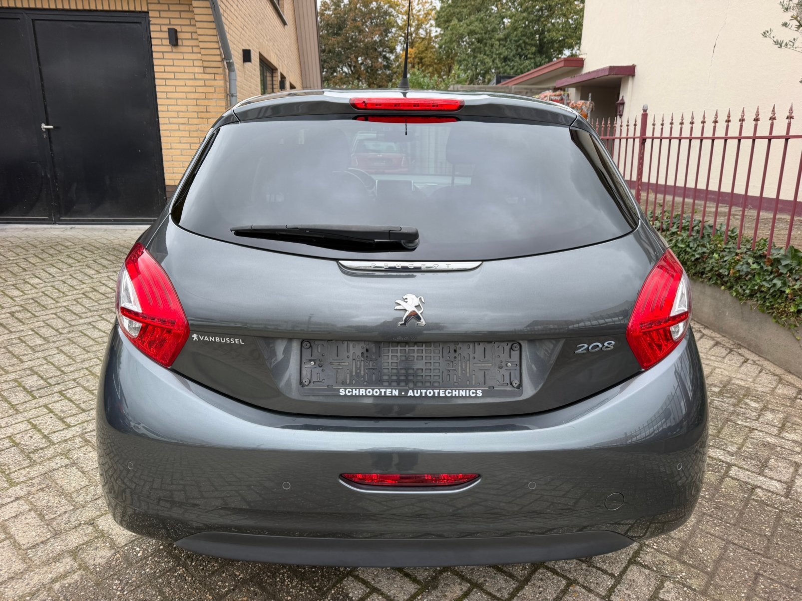 Peugeot 208 1.0 benzine 2014, Auto's, Euro 5, https://public.car-pass.be/recalls?lang=nl, Bedrijf, 5 deurs