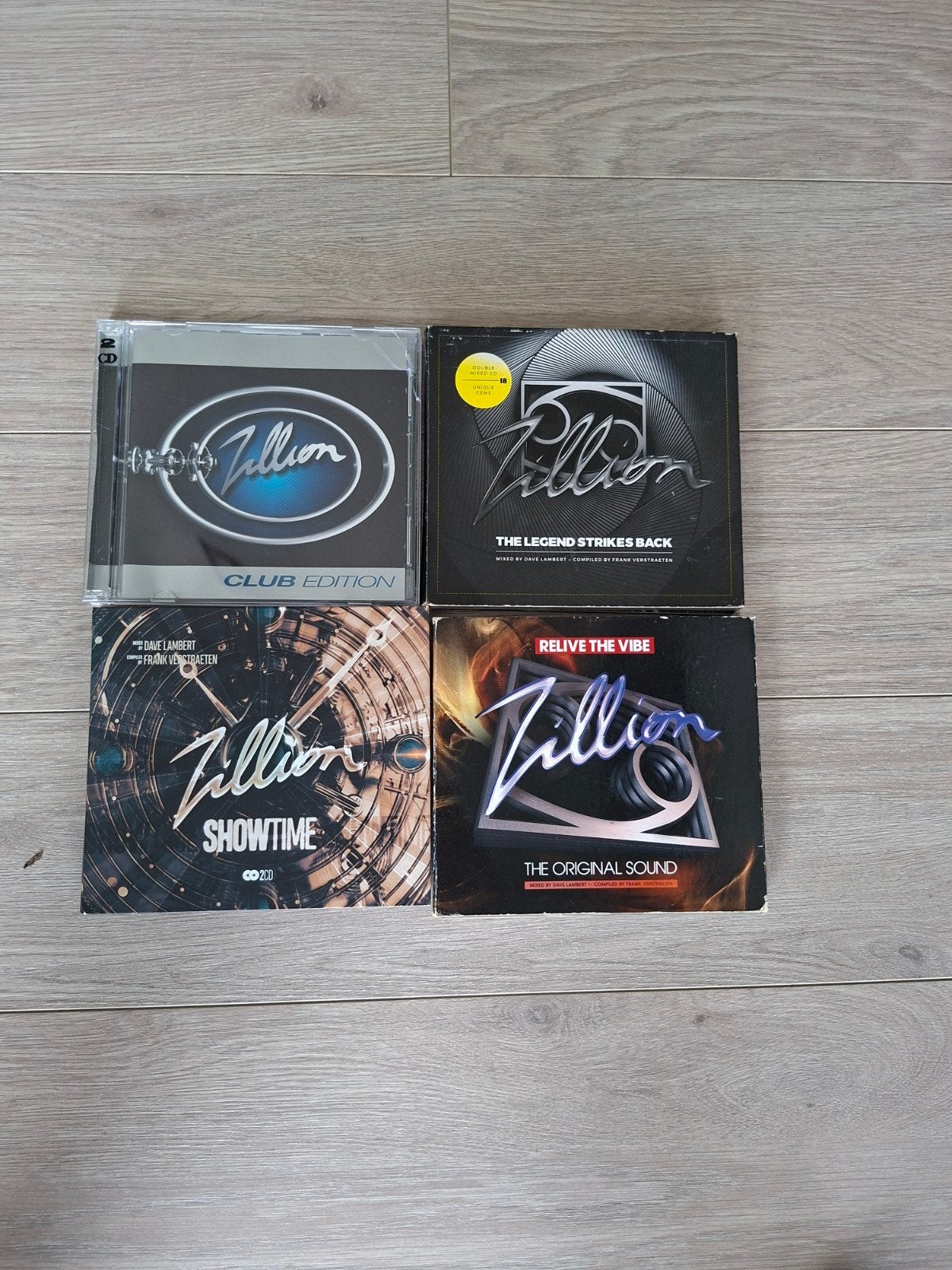 4 boîtiers de 2 CD pour la compilation Zillion (Édition Club, Enlèvement ou Envoi, House, Digipak